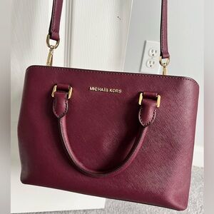 Michael kors medium size purse